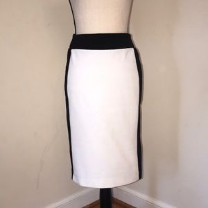 🎹Professional B&W Skirt. NY&Co Stretch. Size 2
